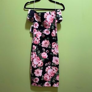 Floral off the shoulder bodycon dress. Never been worn tags still on. Size XS